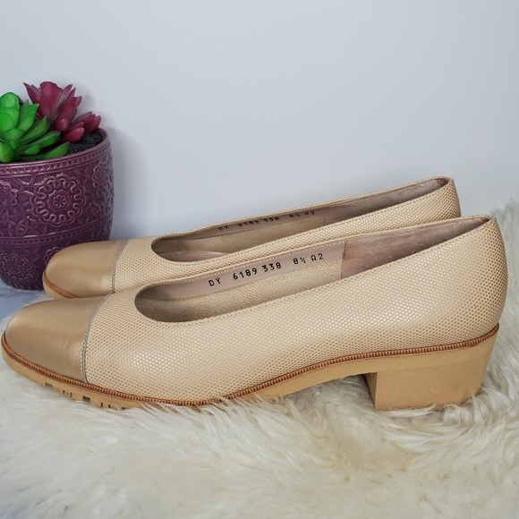 Salvatore Ferragamo Gold Metallic Beige Pumps - Picture 3 of 8